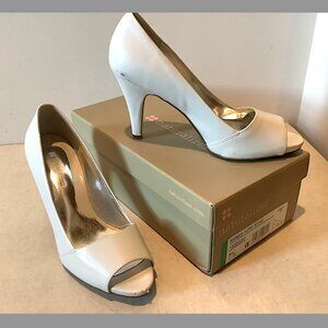 Stunning White Patent Leather Peep-toe Naturalizer Pumps, Size 7.5.